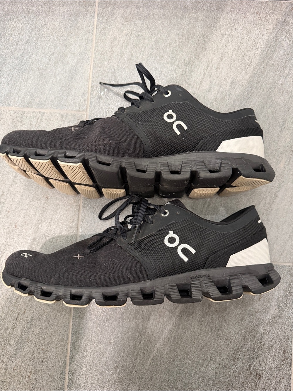On Cloud X  Black Athletic Sneakers with White Heel Accents BEST OFFER
